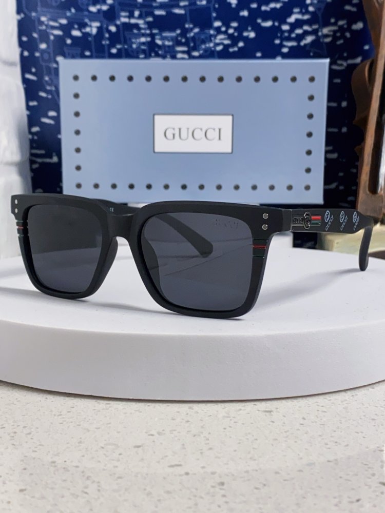 Очки солнцезащитные