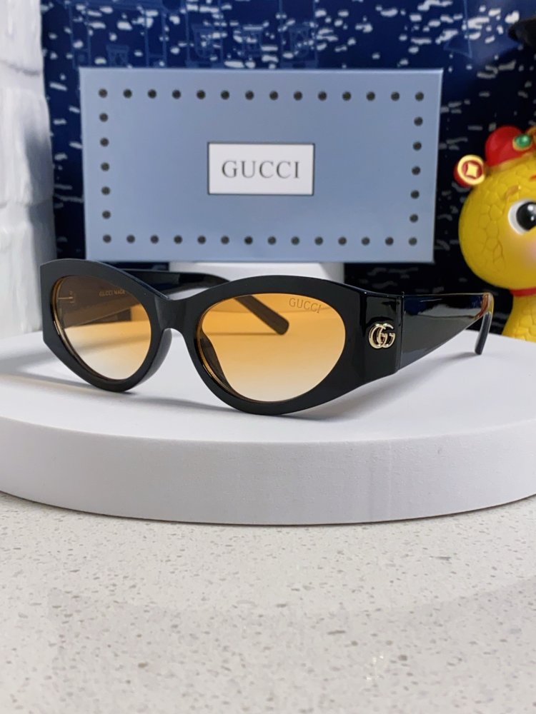 Очки солнцезащитные