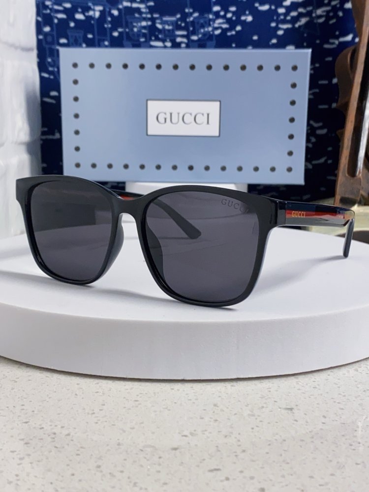 Очки солнцезащитные