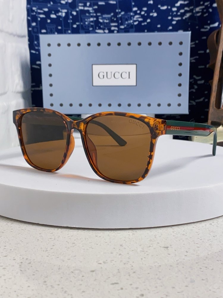 Очки солнцезащитные