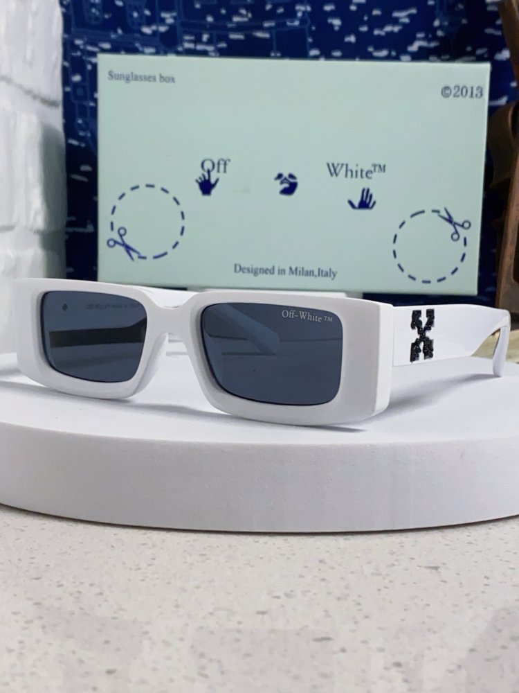 Очки солнцезащитные