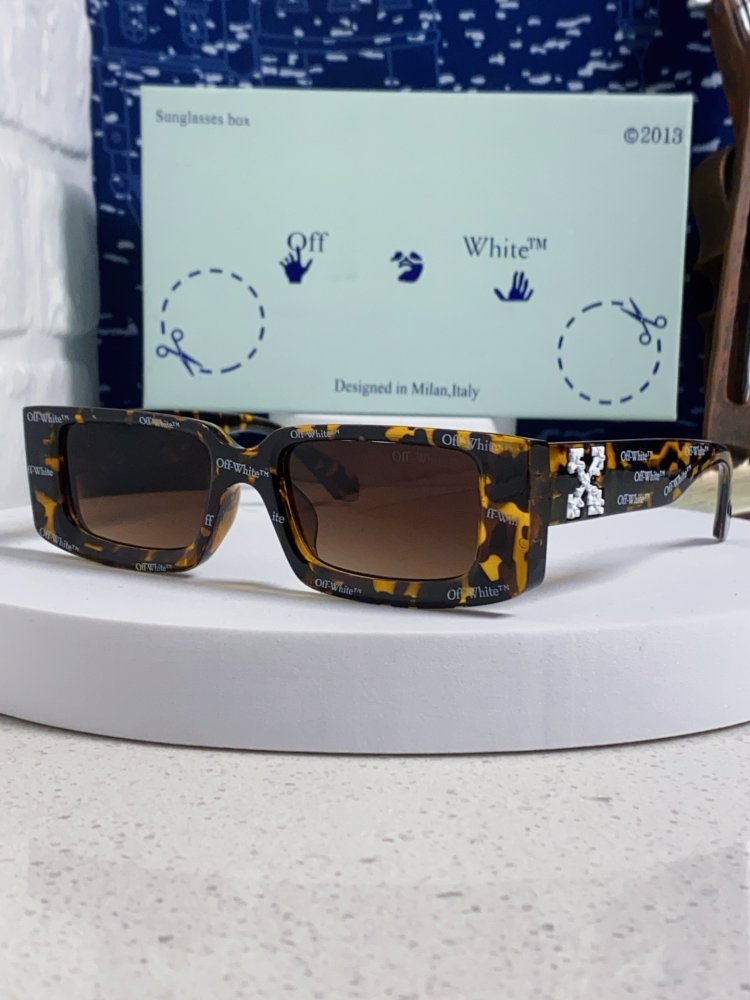 Очки солнцезащитные