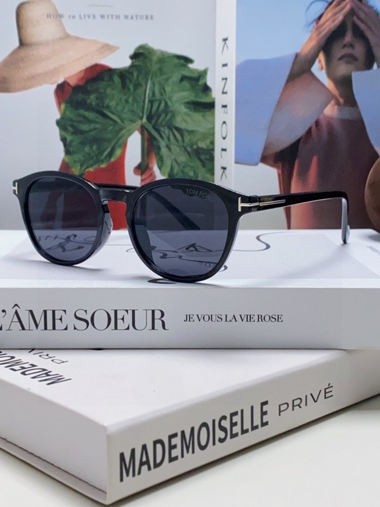 Очки солнцезащитные