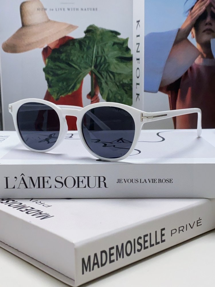 Очки солнцезащитные