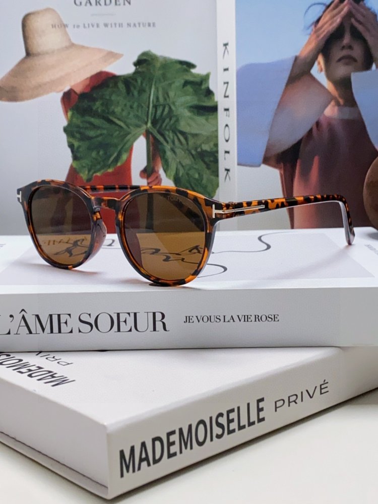 Очки солнцезащитные