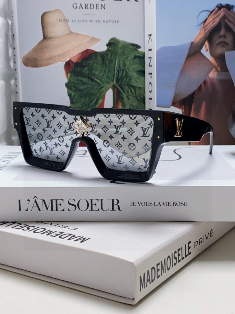 Очки солнцезащитные