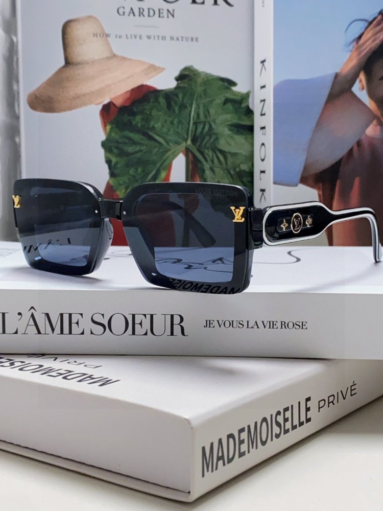 Очки солнцезащитные