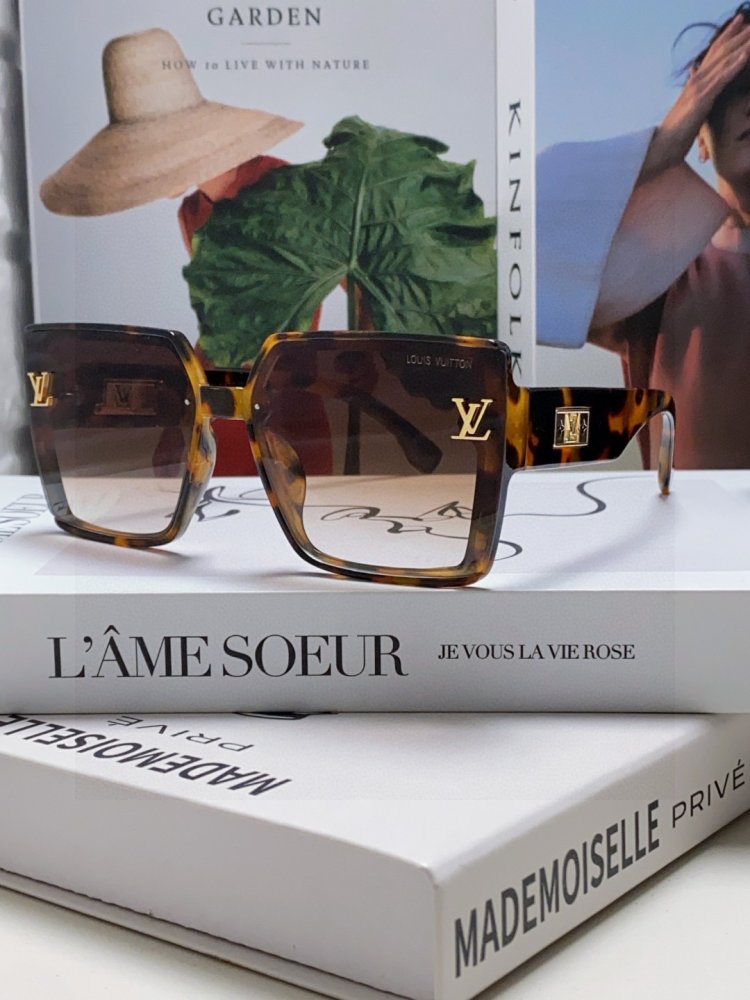 Очки солнцезащитные