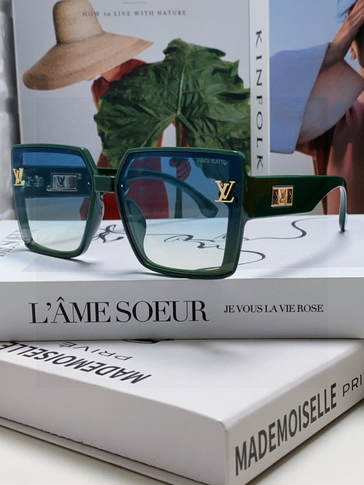 Очки солнцезащитные