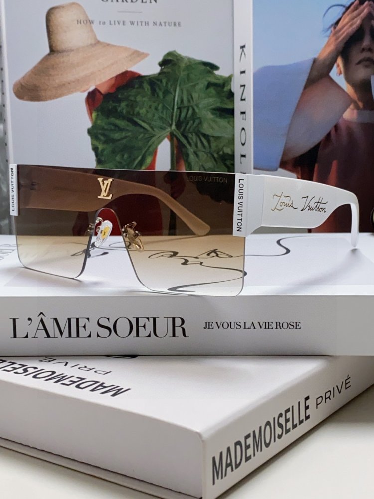 Очки солнцезащитные