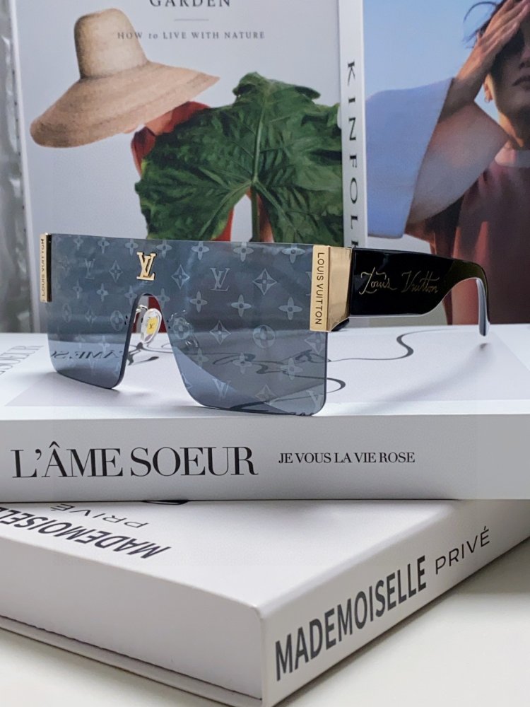 Очки солнцезащитные