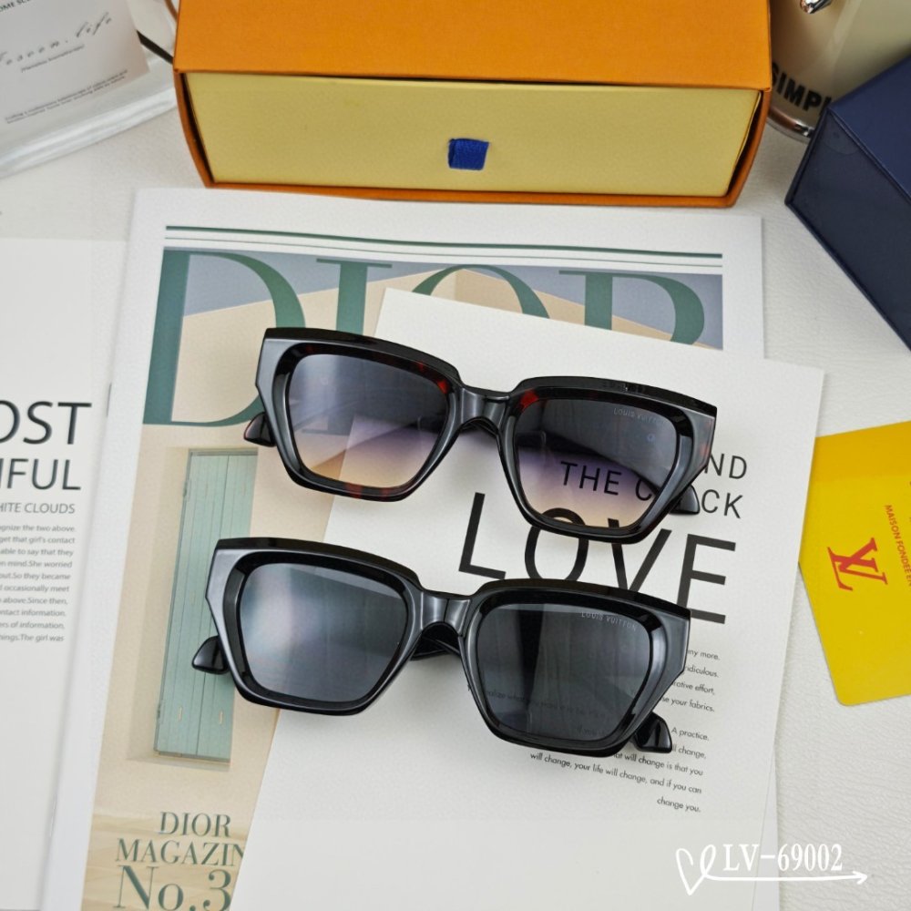 Очки солнцезащитные