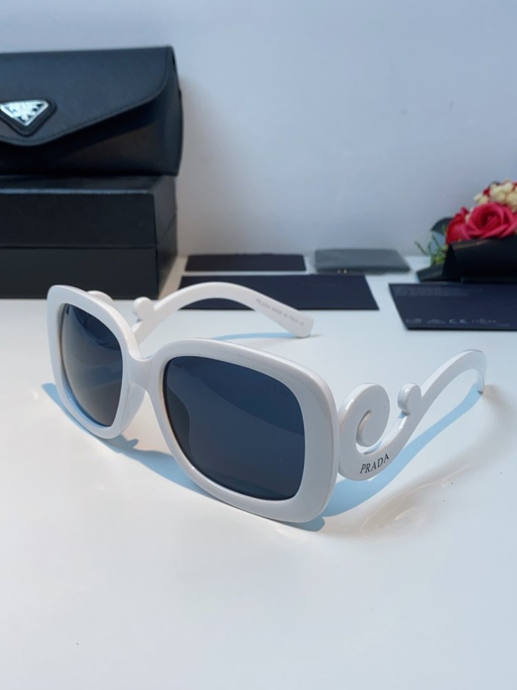 Очки солнцезащитные