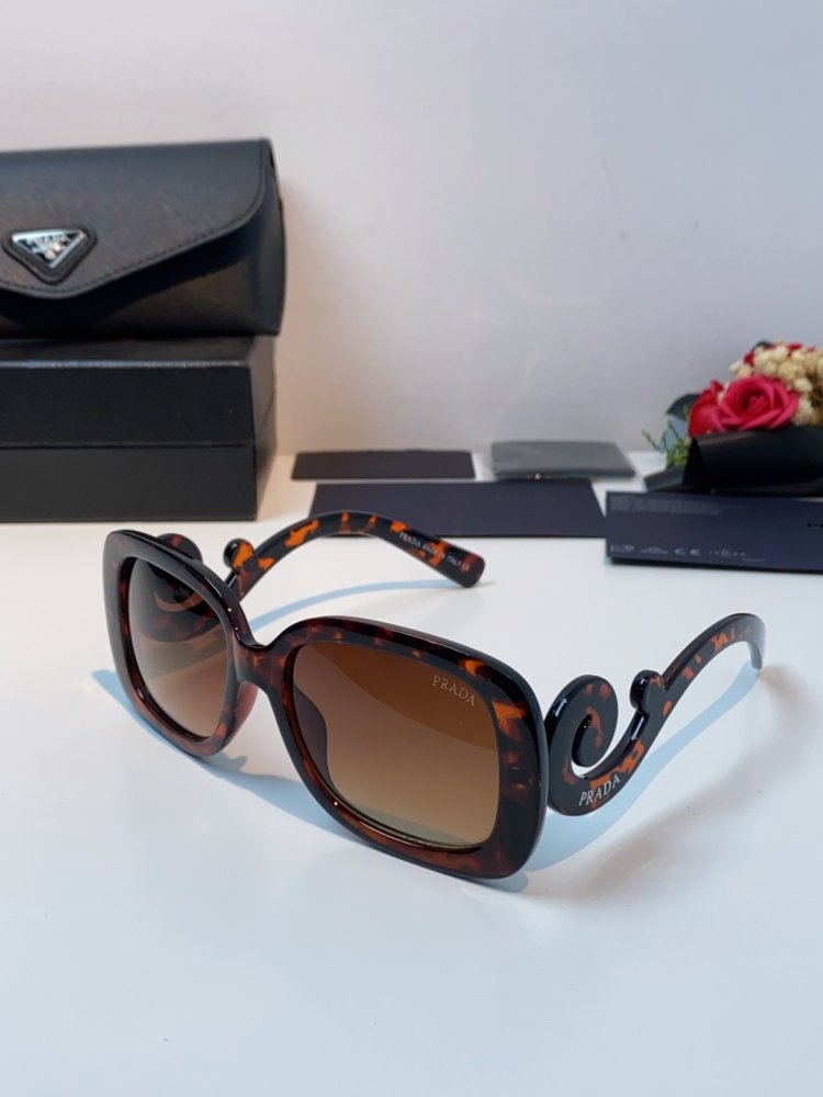 Очки солнцезащитные