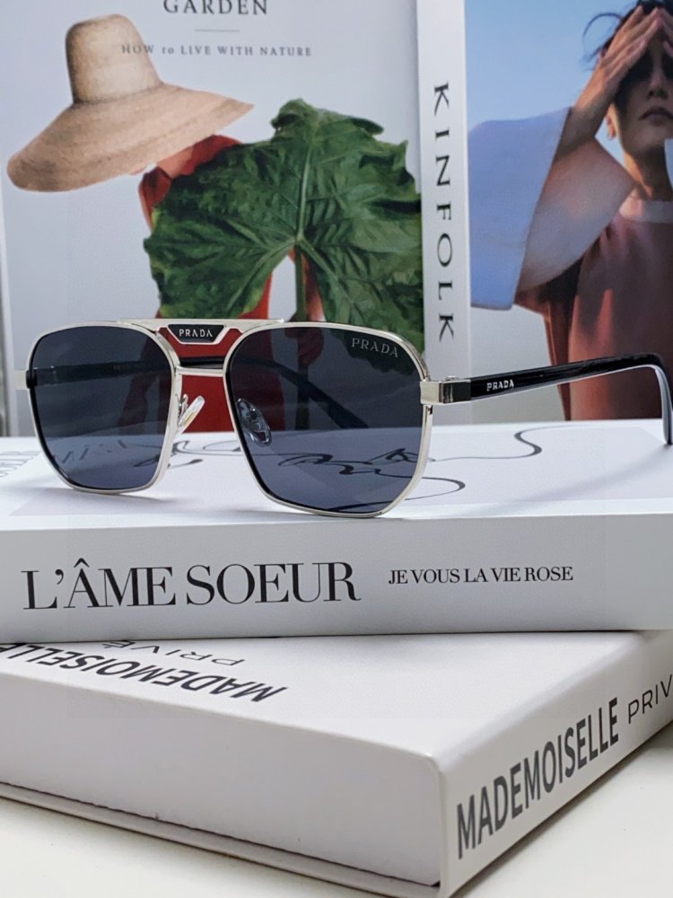 Очки солнцезащитные