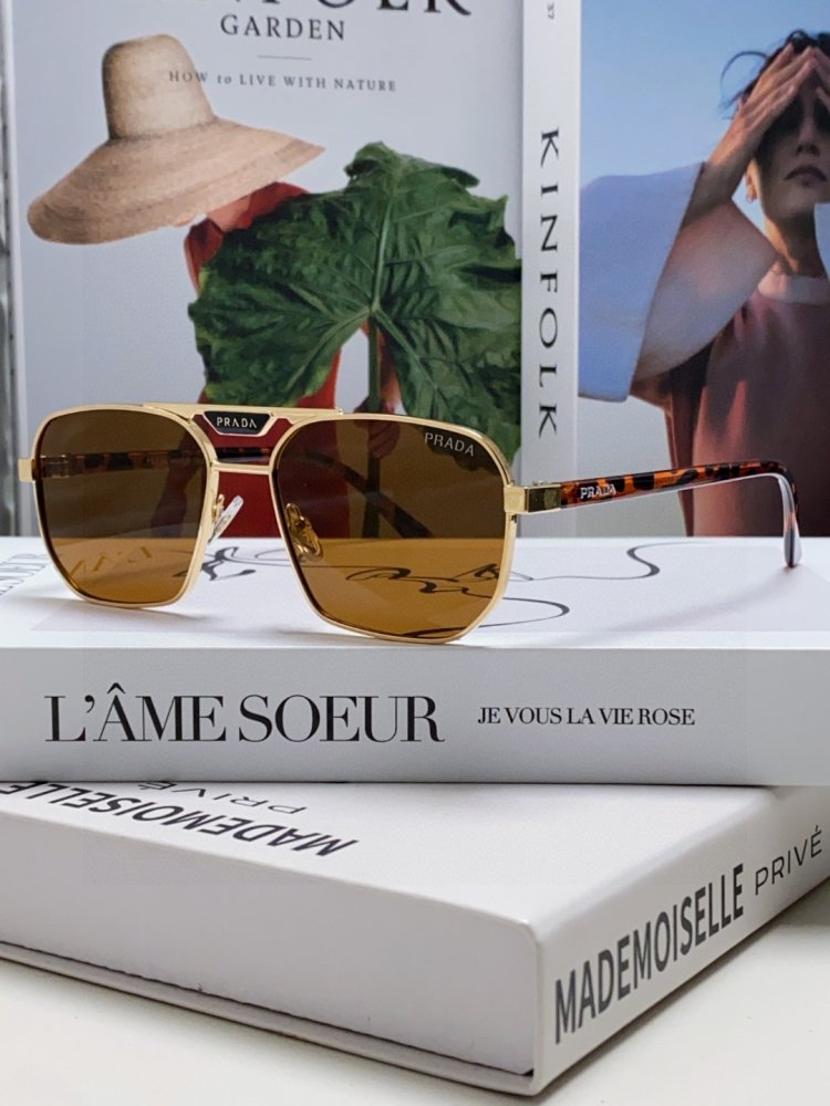 Очки солнцезащитные