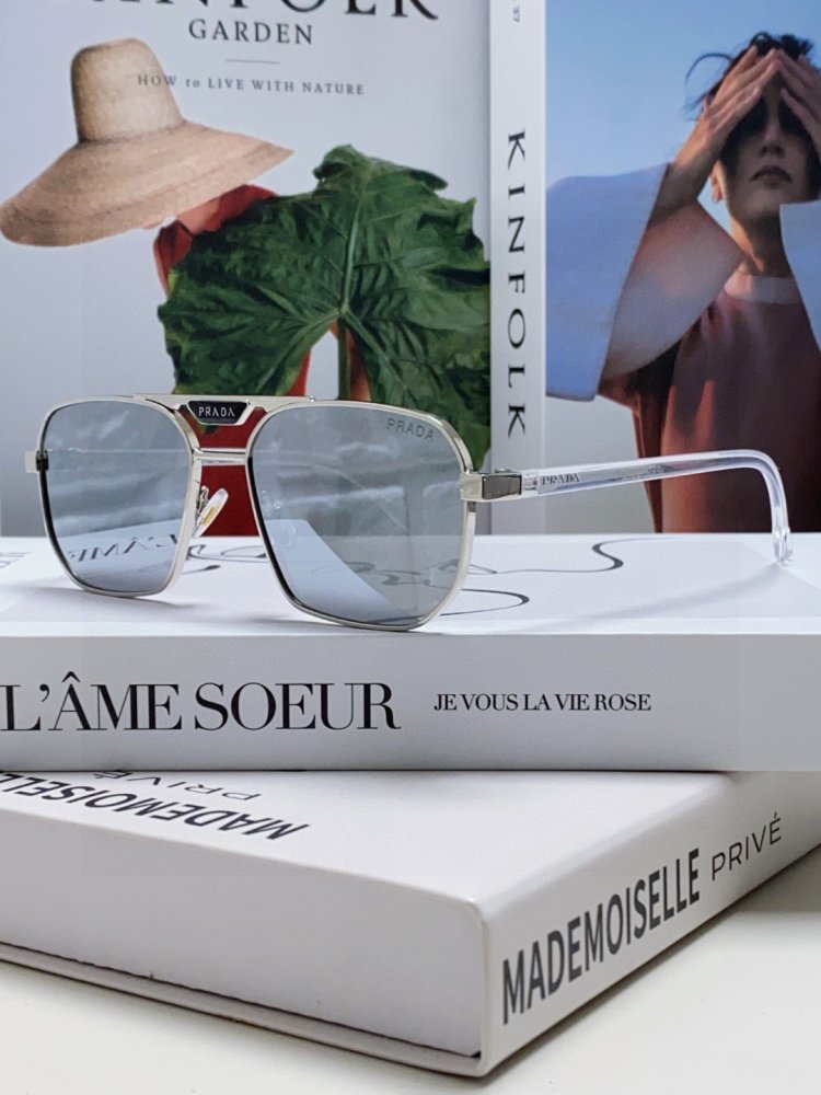 Очки солнцезащитные