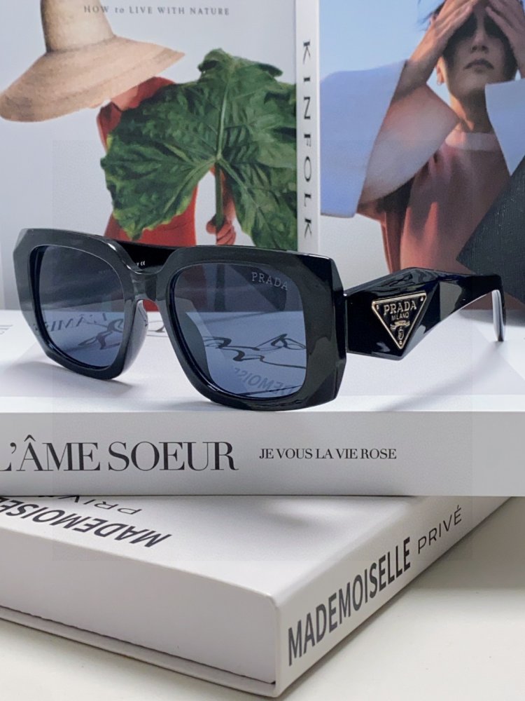 Очки солнцезащитные