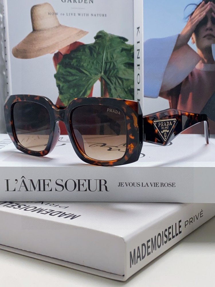 Очки солнцезащитные