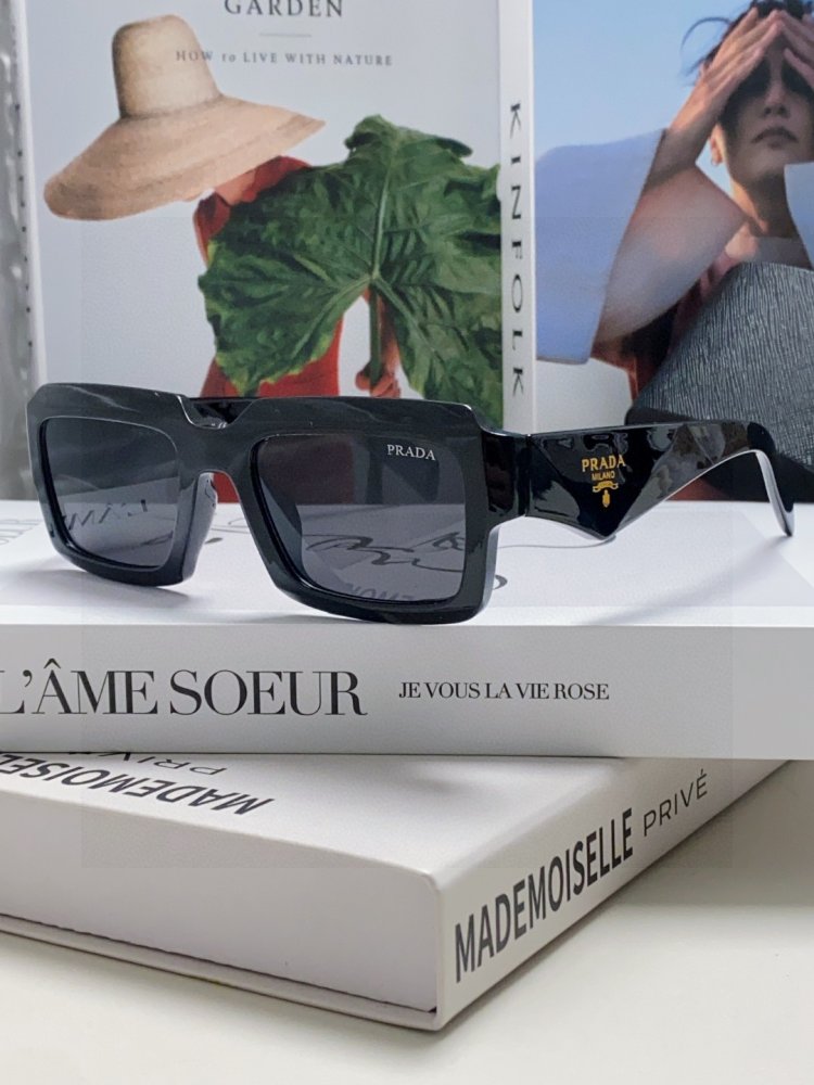 Очки солнцезащитные