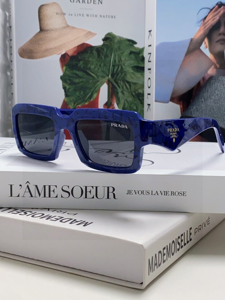 Очки солнцезащитные