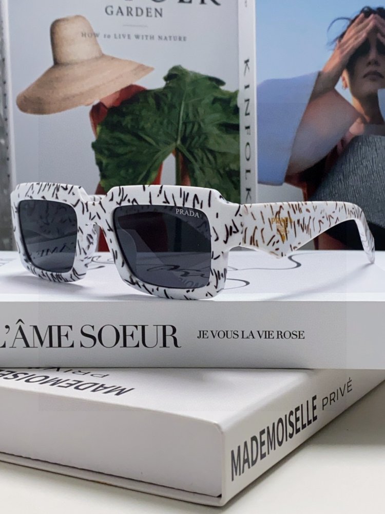 Очки солнцезащитные