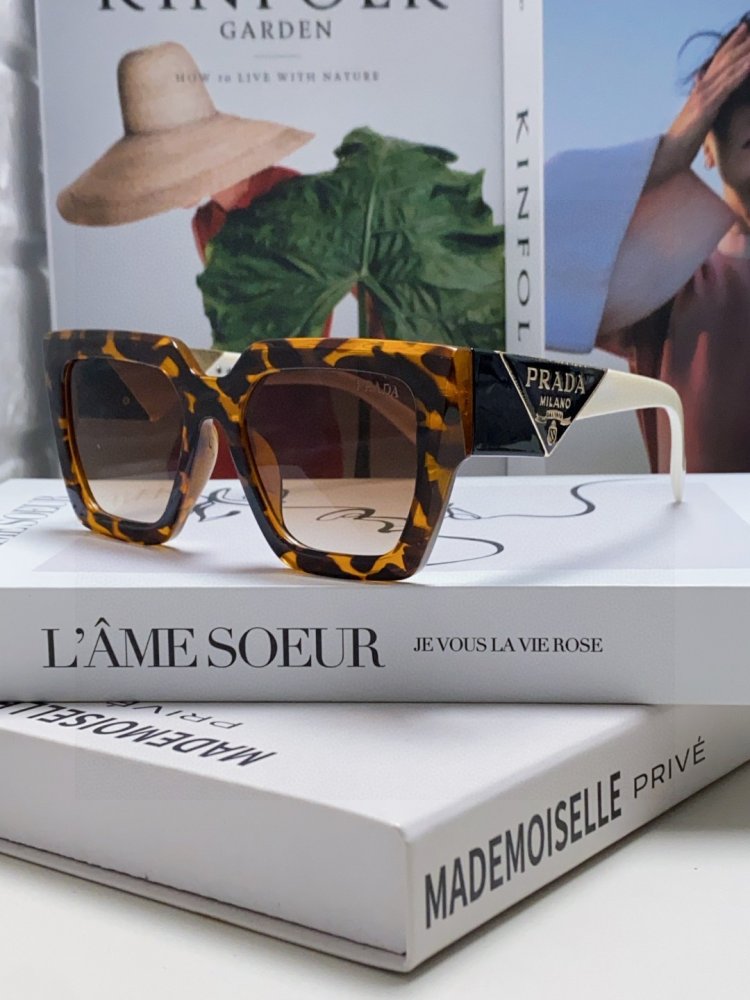 Очки солнцезащитные