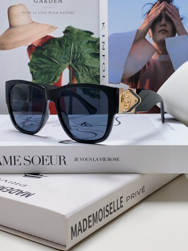 Очки солнцезащитные