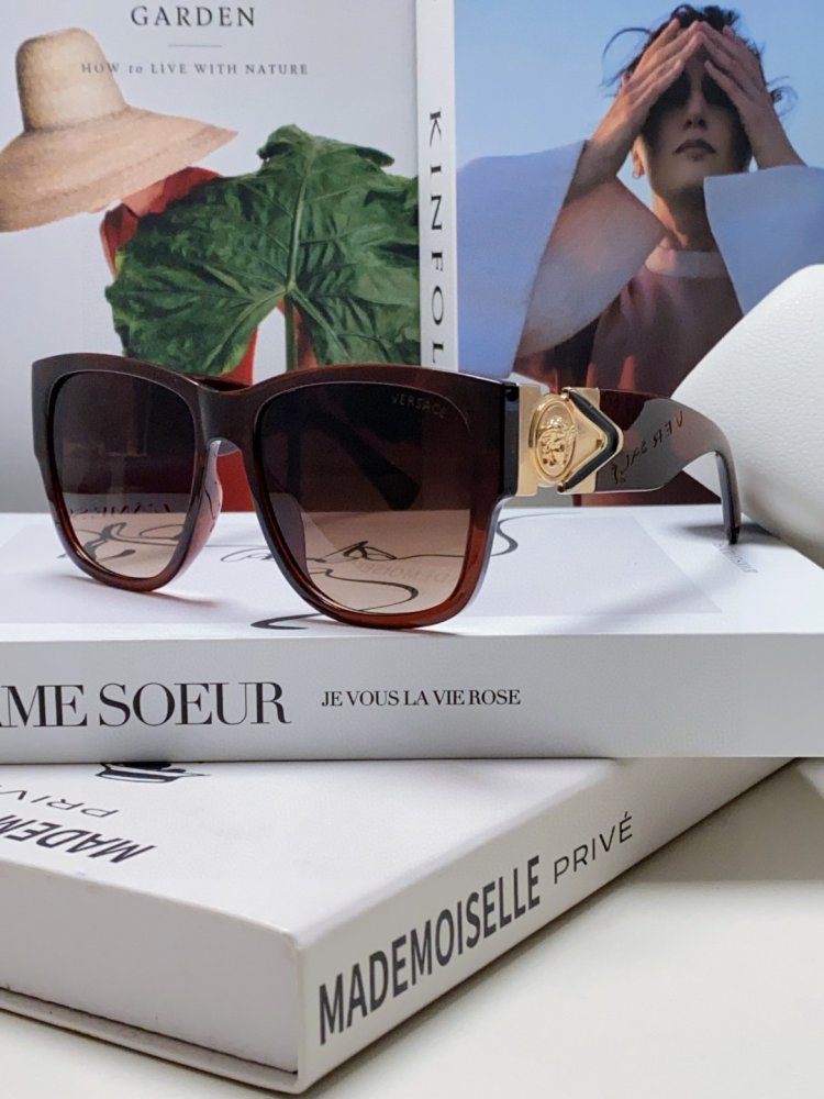 Очки солнцезащитные