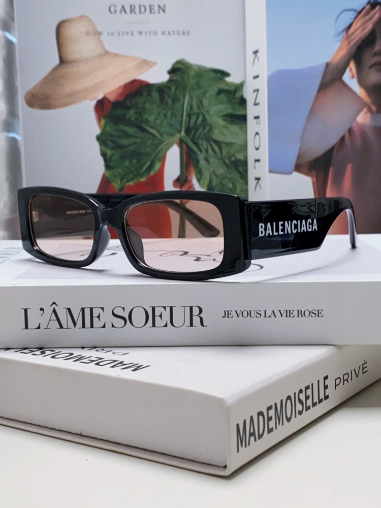 Очки солнцезащитные