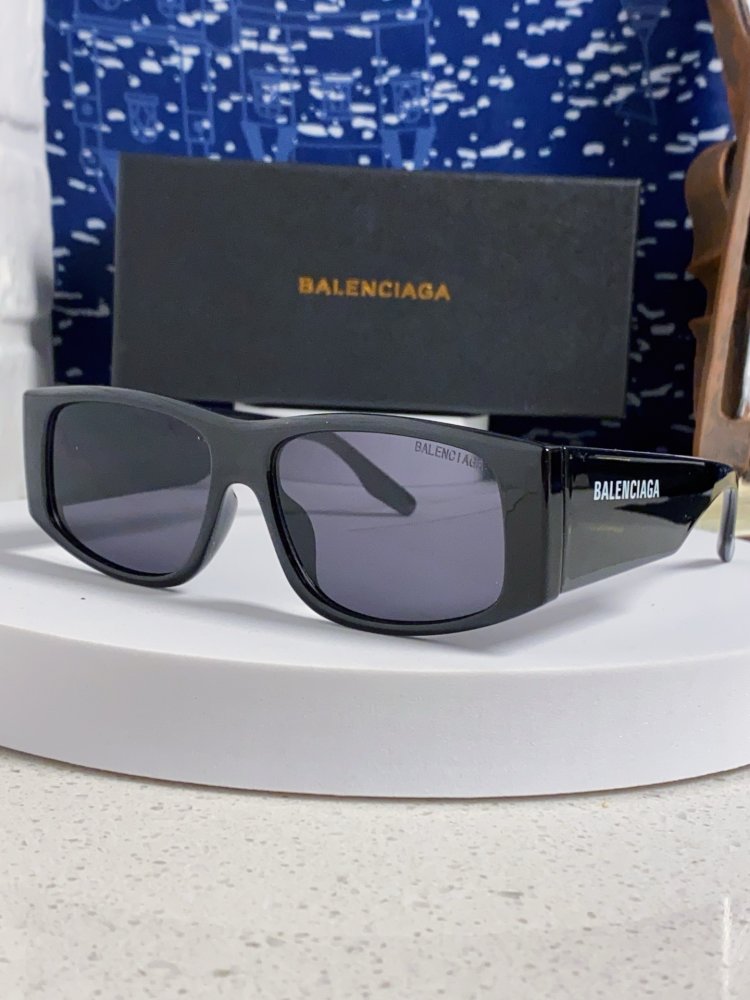 Очки солнцезащитные