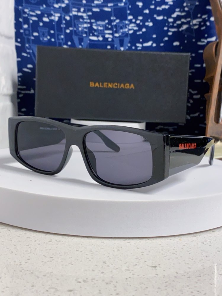 Очки солнцезащитные