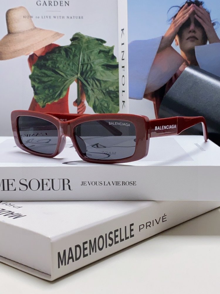 Очки солнцезащитные