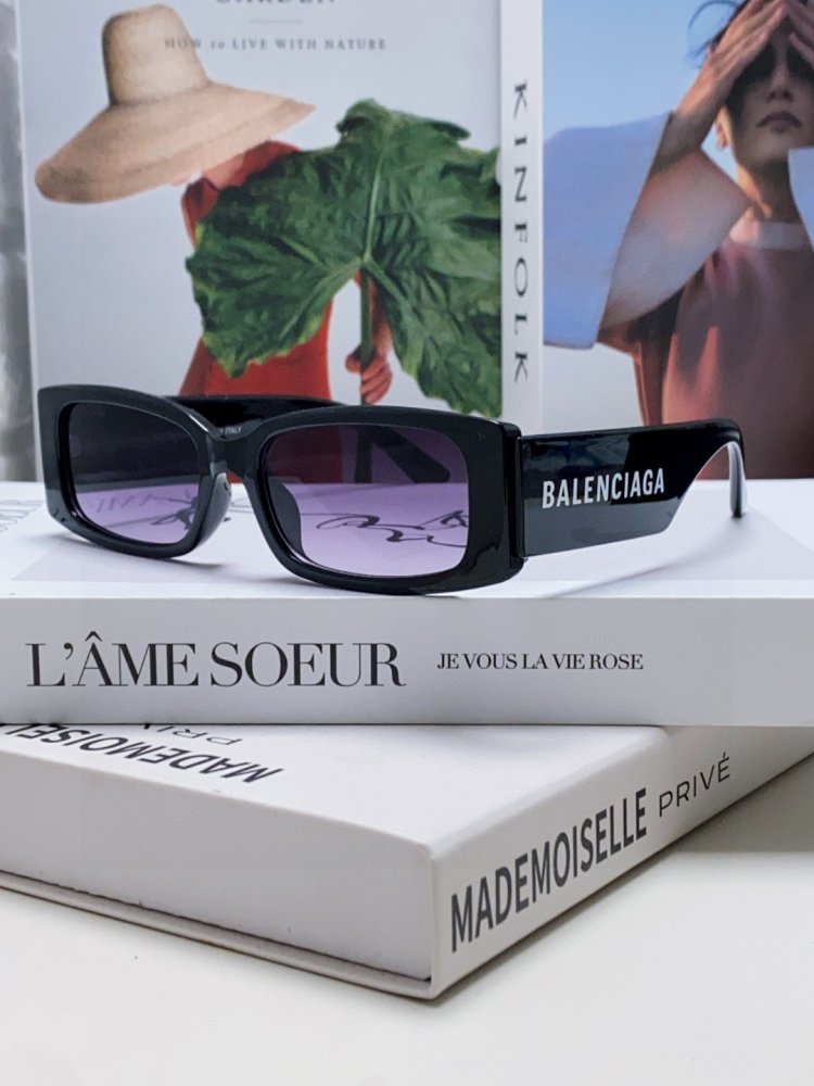 Очки солнцезащитные