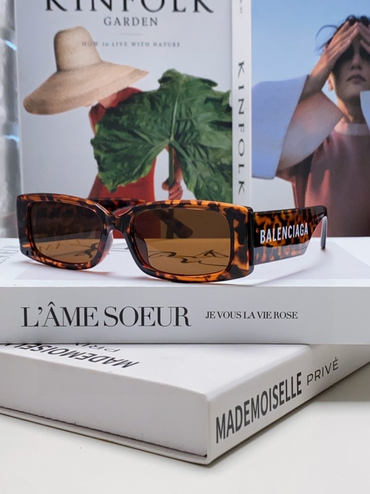 Очки солнцезащитные