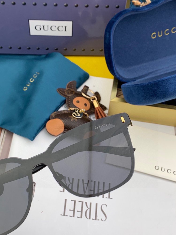 Очки солнцезащитные фото 3