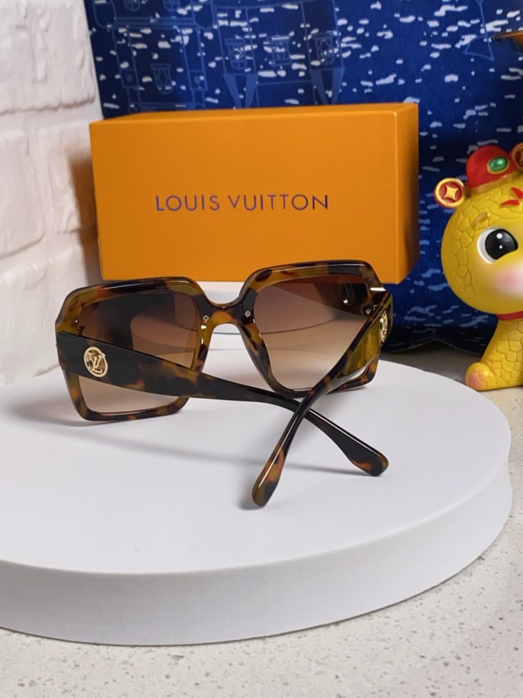 Очки солнцезащитные фото 3