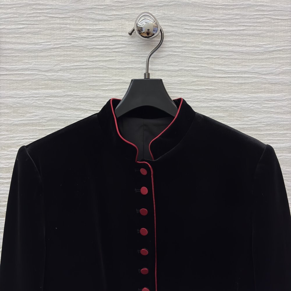 Однобортное бархатное платье с длинными рукавами фото 2