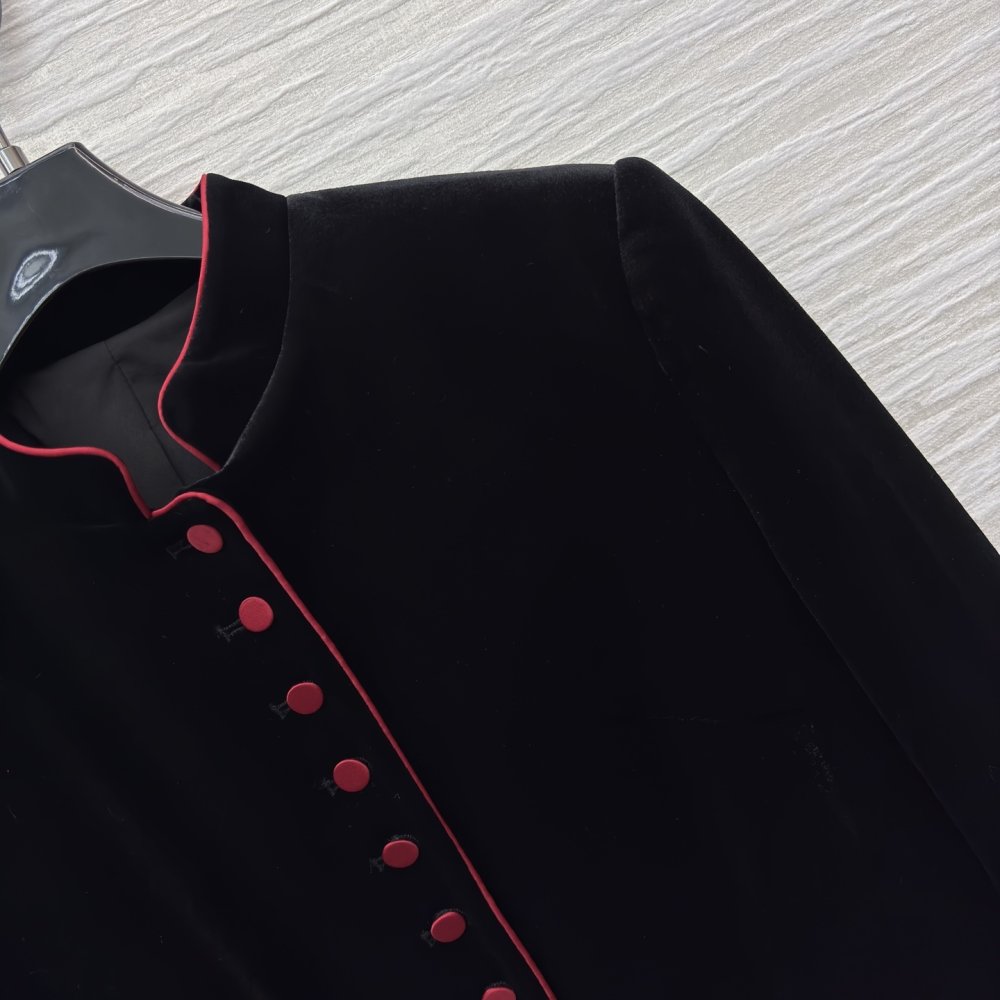 Однобортное бархатное платье с длинными рукавами фото 4