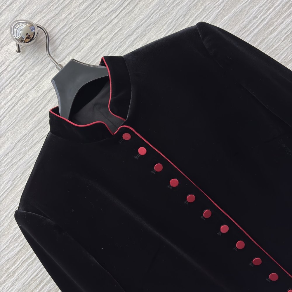 Однобортное бархатное платье с длинными рукавами фото 5