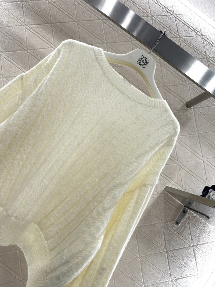 Monochromatic knitted pullover фото 3