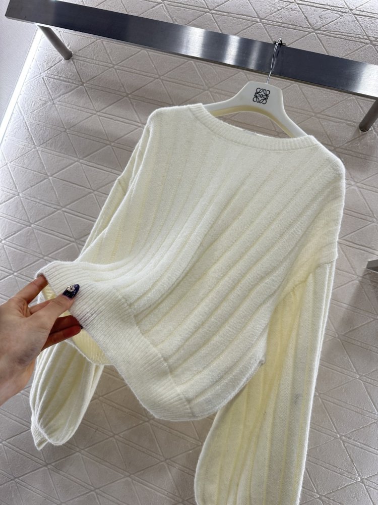 Monochromatic knitted pullover фото 6