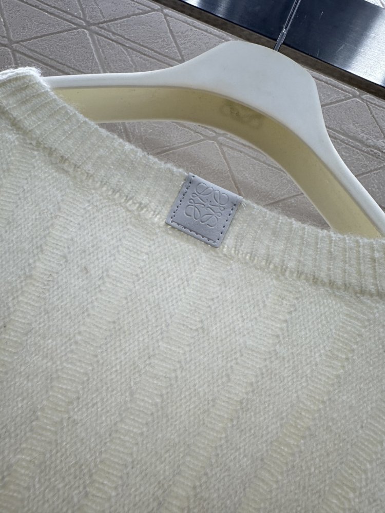 Monochromatic knitted pullover фото 8