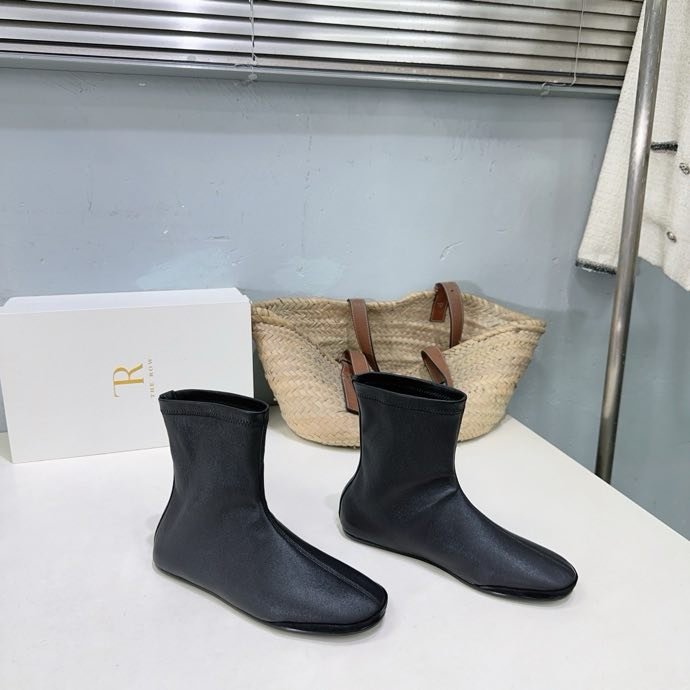 Осінньо зимові черевики на плоскою підошві