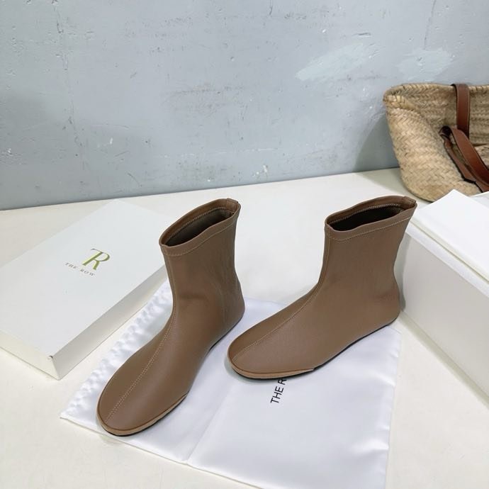 Autumn winter boots on flat soled фото 3