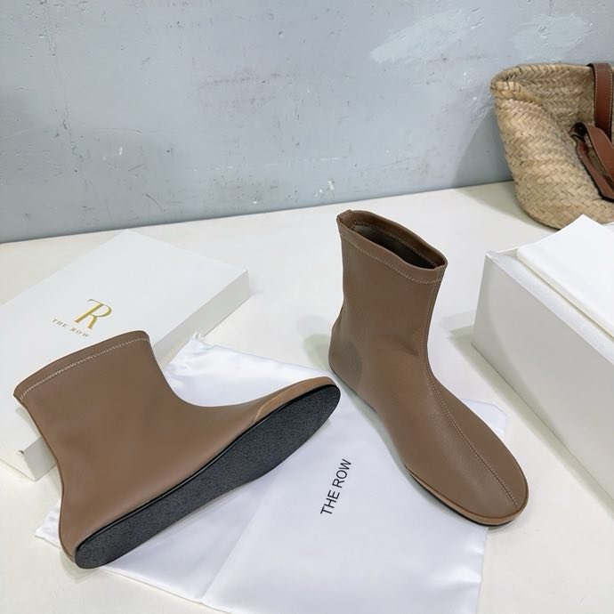 Autumn winter boots on flat soled фото 6