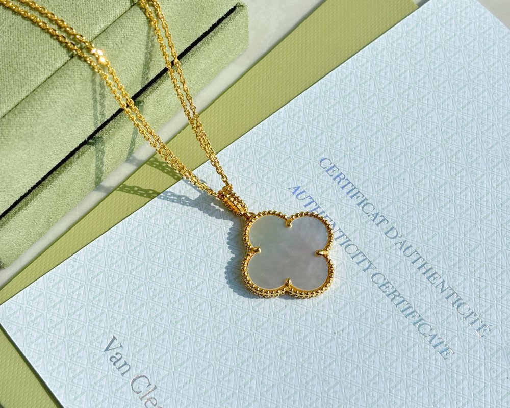 Ожерелье с камнем белая фритиллария