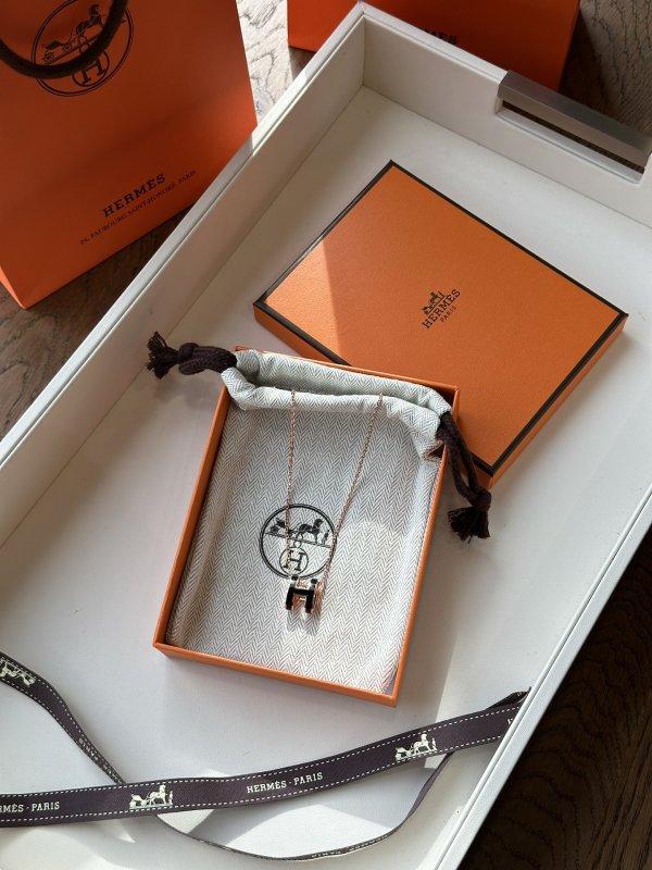 Ожерелье с кулоном