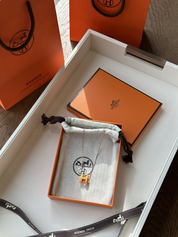 Ожерелье с кулоном