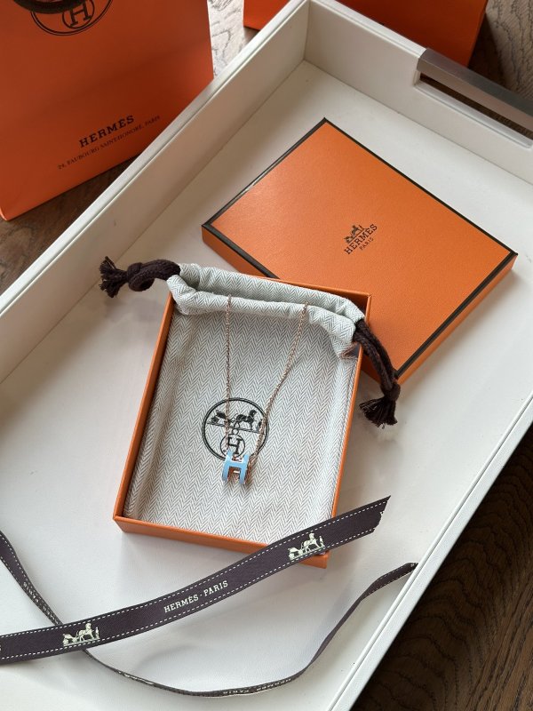 Ожерелье с кулоном